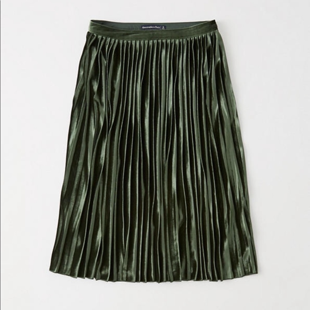 Abercrombie and Fitch Pleated Velvet Skirt Size M